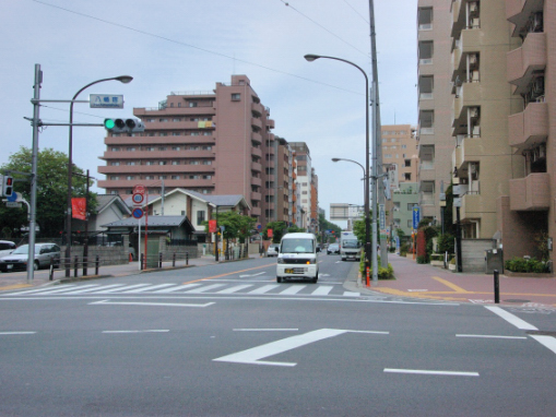 八幡宿交差点の風景