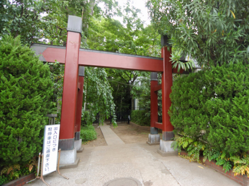赤 門