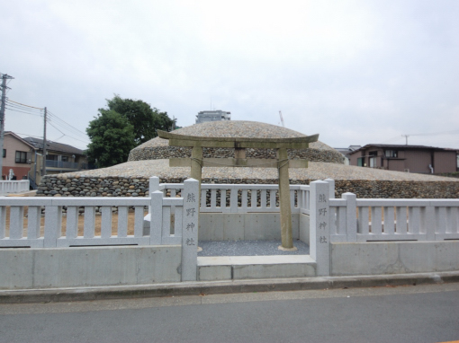 上円下方墳
