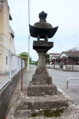 元上谷保村の常夜燈