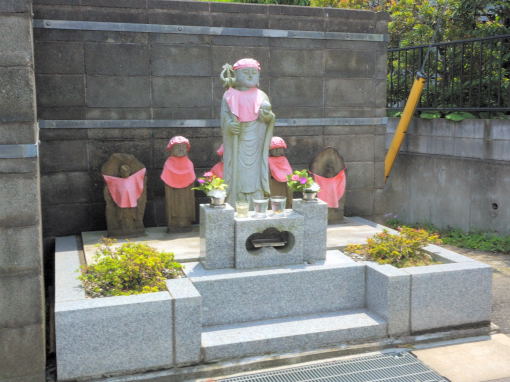 石造物群